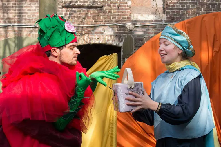 Bild: Poetisches Open-Air-Theater für die ganze Familie im Potsdamer Q-Hof