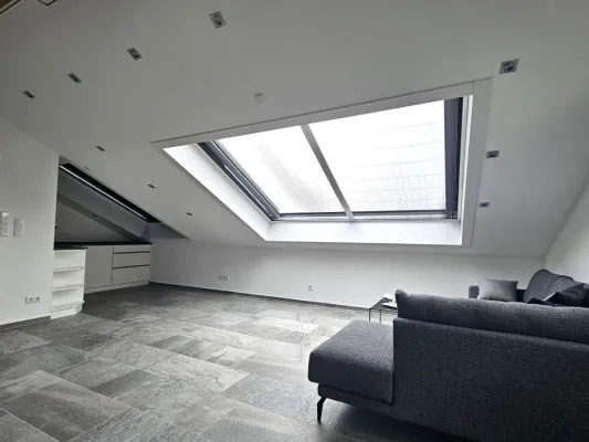 Bild: Maximaler Komfort mit neuen LiDEKO Dachflächenfenstern dank moderner Steuerung