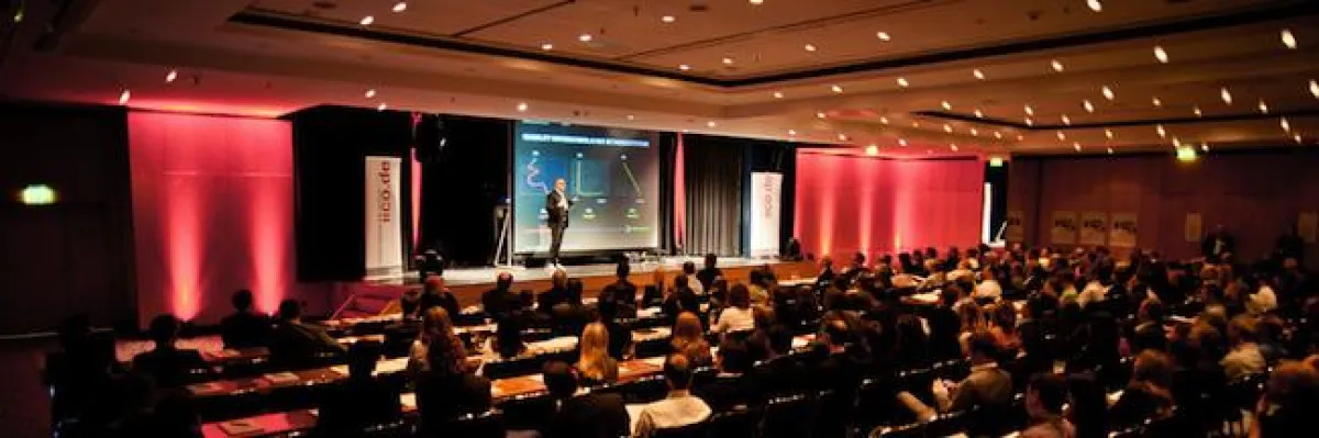 Pressefoto: Keynote-Speaker Prof. Wolfgang Henseler auf dem iico2011