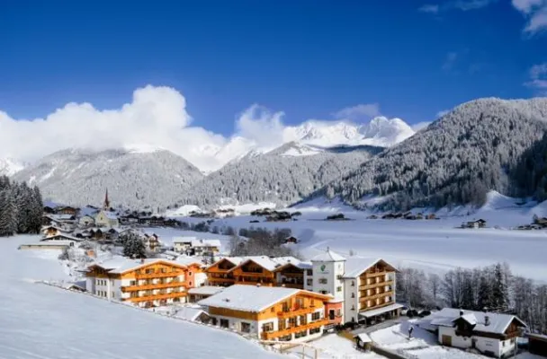Bild: Wellnesshotel Quelle in Südtirol erhält den Holidaycheck Award 2010