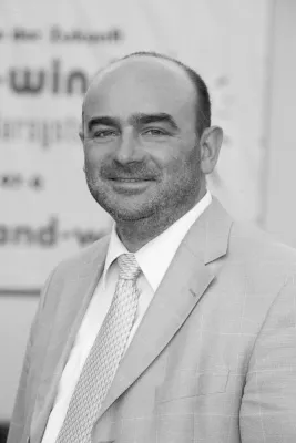 Bild: Fred Kehler, Spezialist für Photovoltaik, begleitet Ministerpräsident M. Platzeck auf seiner Israelreise