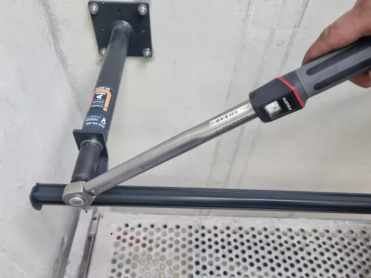 Bild: Industrie Kletterer Hamburg, Fachbetrieb für Absturzsicherungen mit Sekuranten®