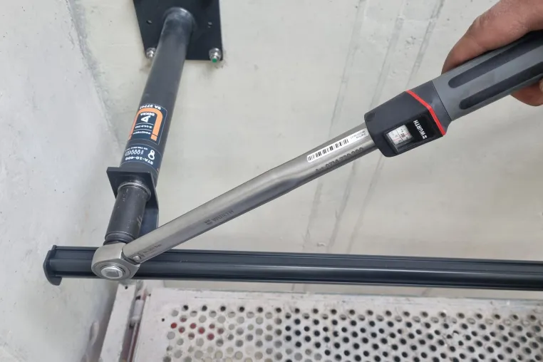 Bild: Industrie Kletterer Hamburg, Fachbetrieb für Absturzsicherungen mit Sekuranten®