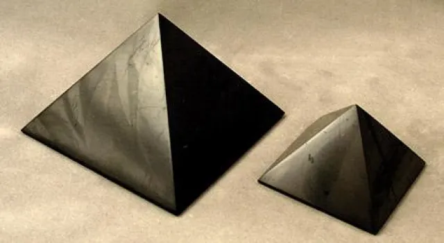 Energetischer Schutz des Lebens: Praktische Anwendungsmöglichkeiten des Schungit-Steins Bild: Energetischer Schutz des Lebens: Praktische Anwendungsmöglichkeiten des Schungit-Steins