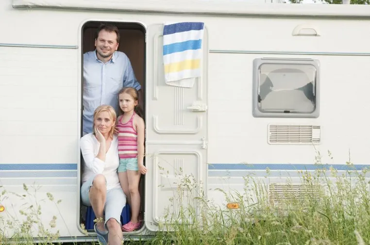 Bild: Deutsche Vermögensberatung (DVAG) empfiehlt Camping-Versicherung zum Schutz vor Unwetterschäden