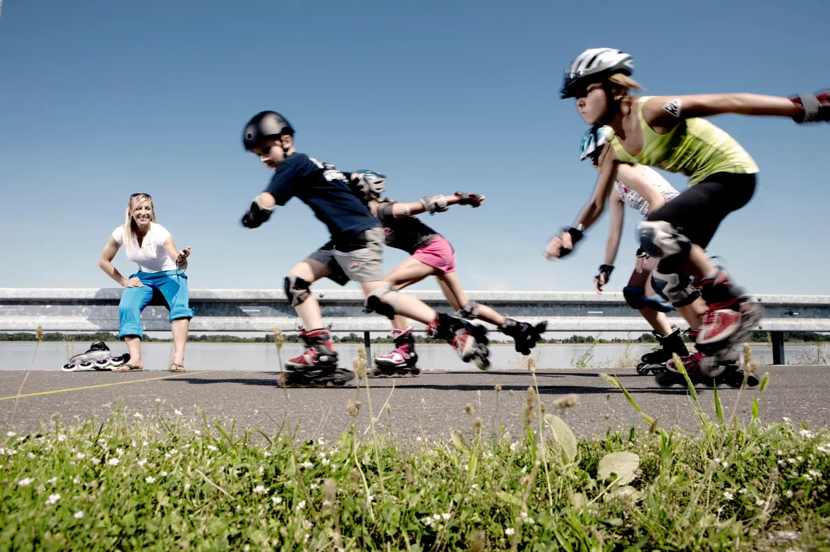 Bewegung und Spaß fördert die Koordination bei Kindern. Auf Inline Skates sowieso! (© K2)