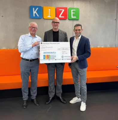 Bild: Karlheinz Schmid Versicherungsmakler GmbH spendet EUR 10.000,-- für innovative KI-Ganganalyse