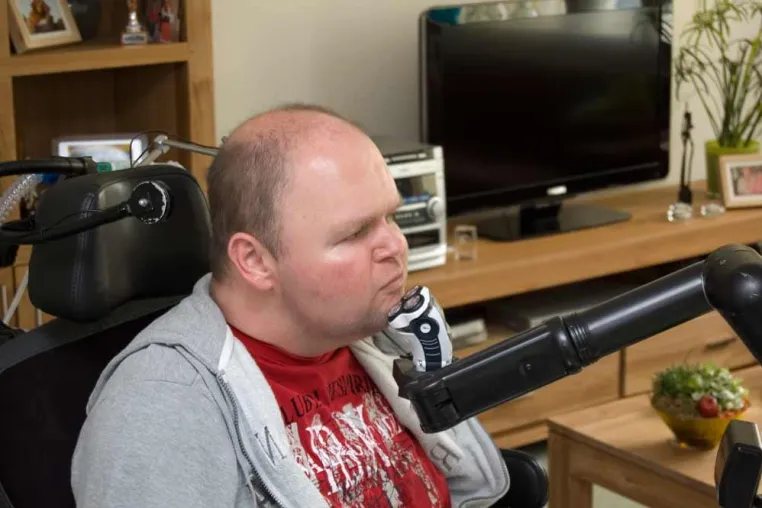 Keine Zukunftsmusik: Roboter-Arm für den Rollstuhl Bild: Keine Zukunftsmusik: Roboter-Arm für den Rollstuhl