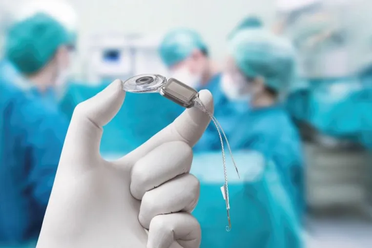 Bild: Cochlear bringt die weltweit dünnste Elektrode mit dem dünnsten Implantatgehäuse auf den Markt