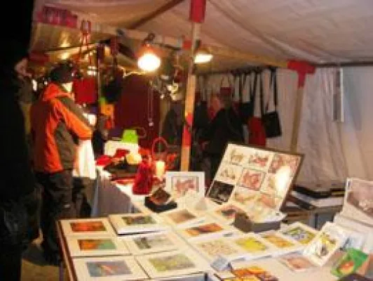 Bild: Die "Kunsthand" hinter dem "Kunsthandwerklichen Weihnachtsmarkt" in Berlin