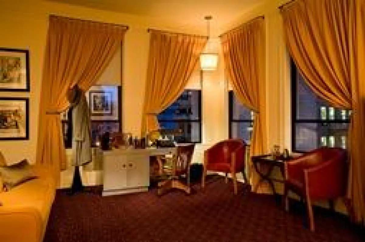 Dashiell Hammett Suite im Union Square Hotel (c) Copyright Foto by Nate Bennett