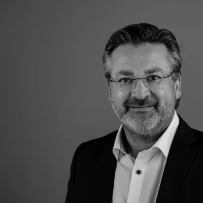 Wissen schafft Würde: Geldwert-Weise Markus Köppl fordert das Ende der finanziellen Unmündigkeit. Bild: Wissen schafft Würde: Geldwert-Weise Markus Köppl fordert das Ende der finanziellen Unmündigkeit.