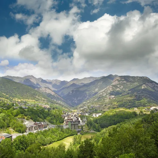 Andorra die “Schweiz des Südens”: Niedrige Steuern und Coronastrategie locken Vermögende Bild: Andorra die “Schweiz des Südens”: Niedrige Steuern und Coronastrategie locken Vermögende