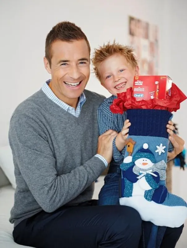 Ein strahlendes Laecheln schenken - mit der elektrischen Mundpflege von Oral-B