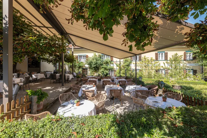 Bild: Genusszeit unter neuem Sonnenschutzdach