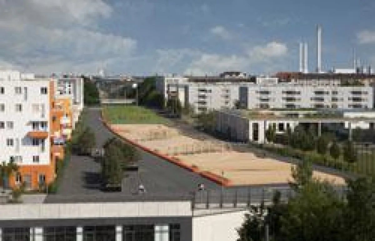 Die Wüste lebt: Die gelbe Dünenlandschaft auf der Münchener Theresienhöhe ist ein echter Hingucker: Dank Playfix.