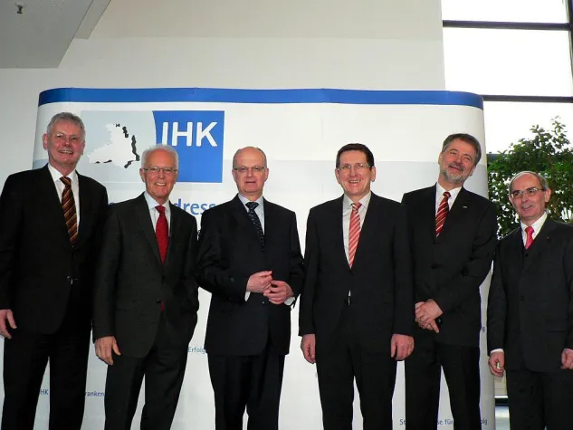 IHK-Hochschulgipfel erfolgreich - Wissenschaftsminister Frankenberg im Heilbronner Haus der Wirtschaft Bild: IHK-Hochschulgipfel erfolgreich - Wissenschaftsminister Frankenberg im Heilbronner Haus der Wirtschaft