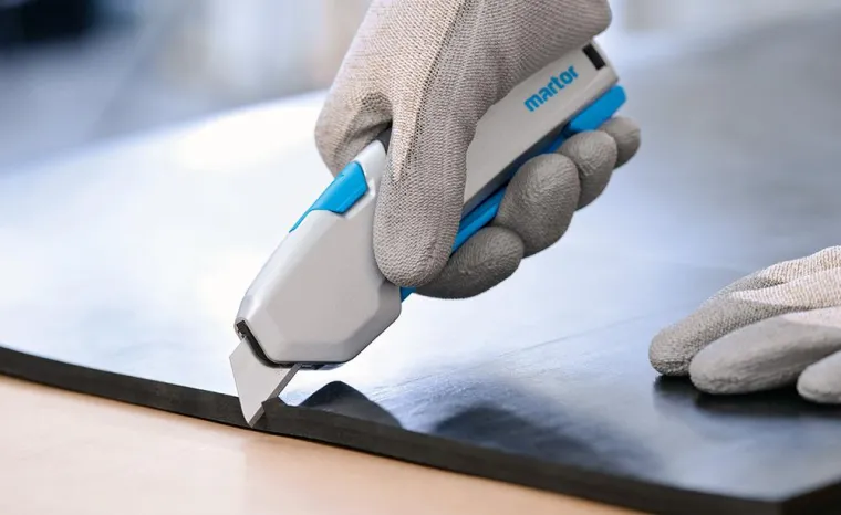 Bild: Geht mit dem Nutzer durch Dick und Dünn: das neue Premium-Zangengriffmesser SECUPRO 625.