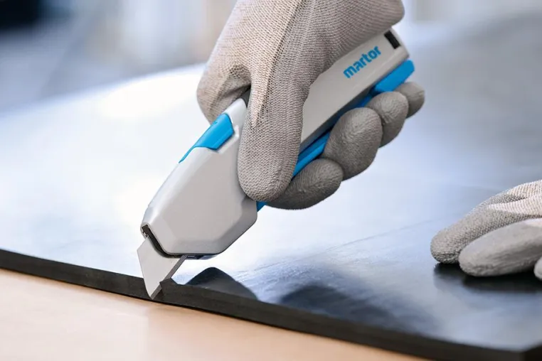 Bild: Geht mit dem Nutzer durch Dick und Dünn: das neue Premium-Zangengriffmesser SECUPRO 625.