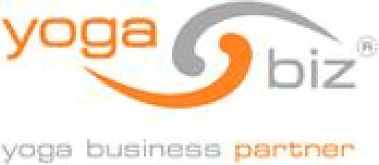 Bild: Business Yoga - IT-ler des Flughafen München entspannen mit yogabiz
