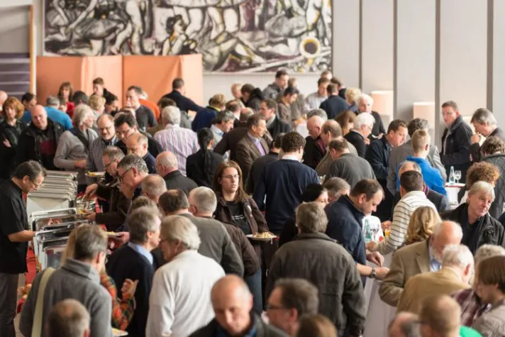 Bild: 600 Teilnehmer beim Mauerwerkstag Rüsselsheim