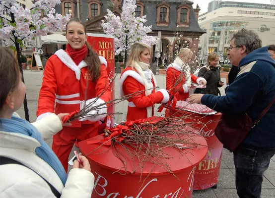 Bild: Mon Chéri feiert Barbaratag auf deutschen Weihnachtsmärkten