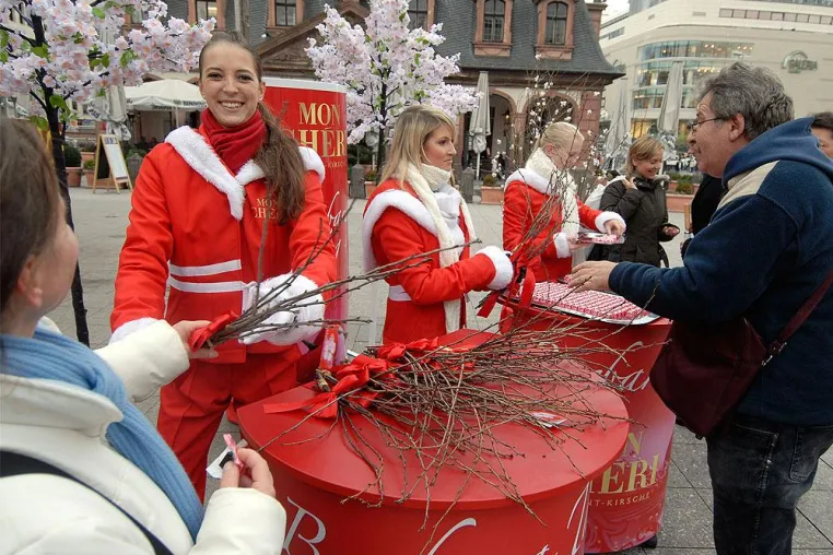 Bild: Mon Chéri feiert Barbaratag auf deutschen Weihnachtsmärkten