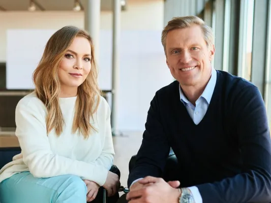 Bild: Gemeinsames Engagement: Regina Halmich und die LV 1871 machen sich für finanzielle Freiheit stark