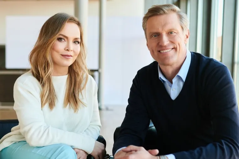 Bild: Gemeinsames Engagement: Regina Halmich und die LV 1871 machen sich für finanzielle Freiheit stark