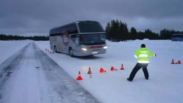 Bild: Goodyear- und Dunlop-Lkw-Winterreifen überzeugen