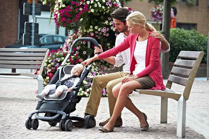 Bild: Das hilft Babys gegen Schwitzen im Auto oder Buggy