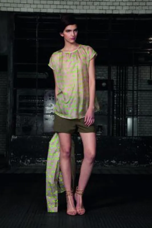 Bluse und Blazer mit Vogelprint aus der aktuellen F/S 2013 Kollektion