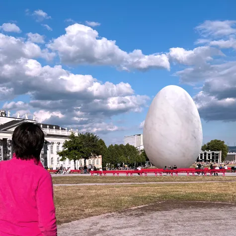 documenta-Riesenei: Leerstelle für neue Lösungen Bild: documenta-Riesenei: Leerstelle für neue Lösungen