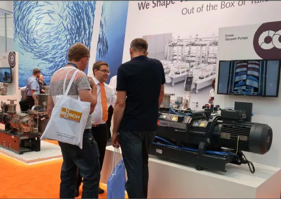 Bild: Großes Interesse bei den Neuheiten in der Vakuumtechnik