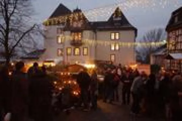 Bild: Weihnachtsmarkt der Porzellanmanufaktur Fürstenberg