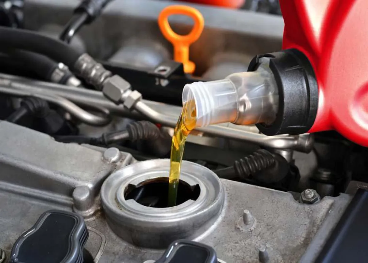 Divinol-Schmierstoffe kommen im Kfz-Gewerbe und Werkstattbetrieb zum Einsatz.