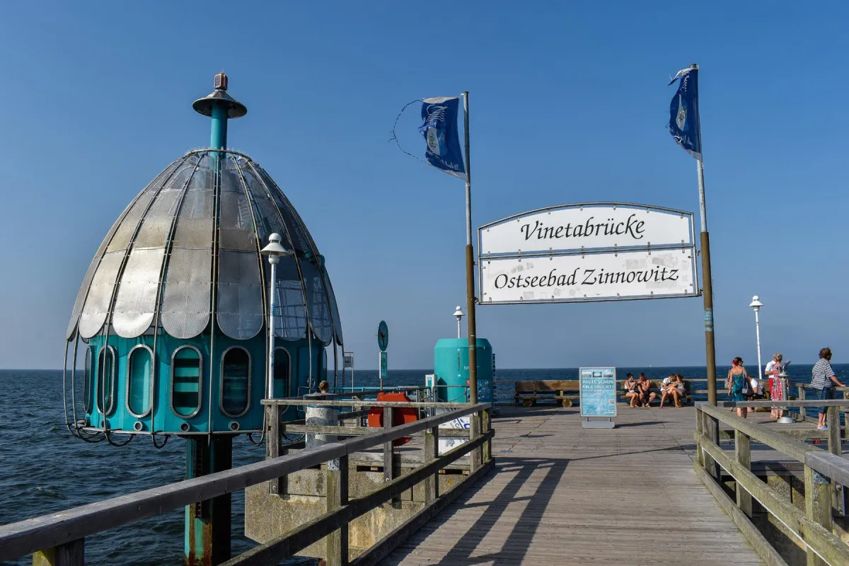 Die Tauchgondel im Ostseebad Zinnowitz auf Usedom. Diese gilt als die weltweit erste ihrer Art.