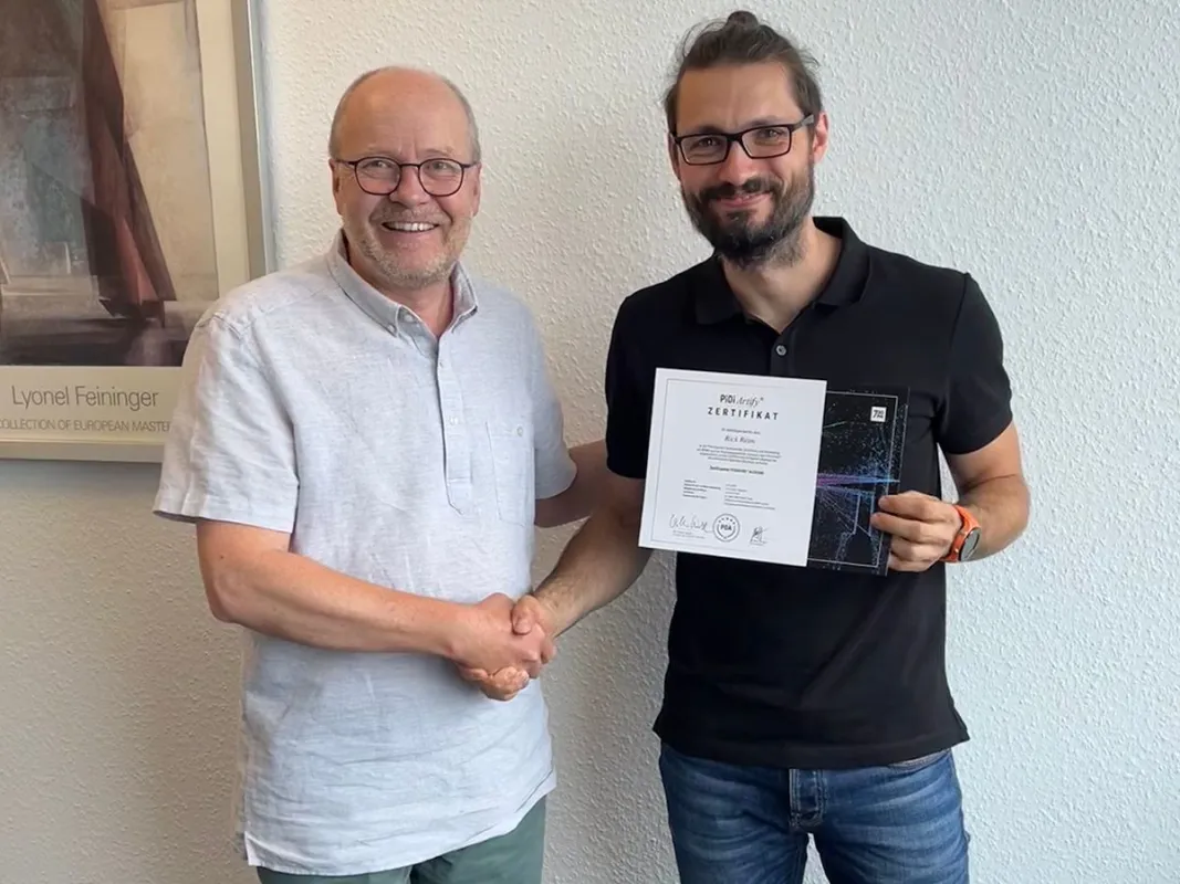 Zertifizierung von Rick Reim vom Kommunalen IT-Dienstleister KISA zum PiDiArtify®-Architekten (© Copyright 2022: 730pm GmbH)