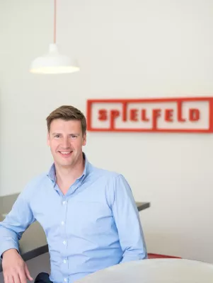 Julia Oppermann und Björn Grindberg verstärken Management im Spielfeld Digital Hub von Roland Berger und Visa Bild: Julia Oppermann und Björn Grindberg verstärken Management im Spielfeld Digital Hub von Roland Berger und Visa
