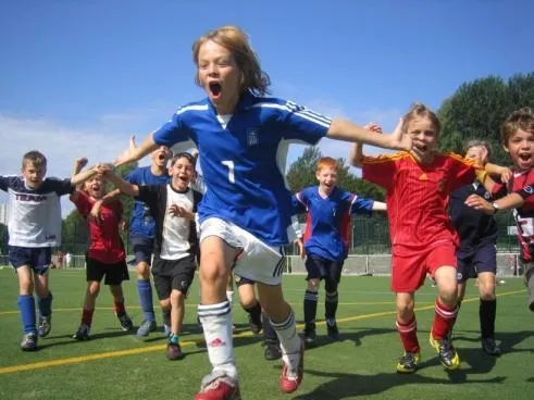 Bild: FerienFussball.de bietet Erholung für die Eltern und Kick-Spaß für die Kids