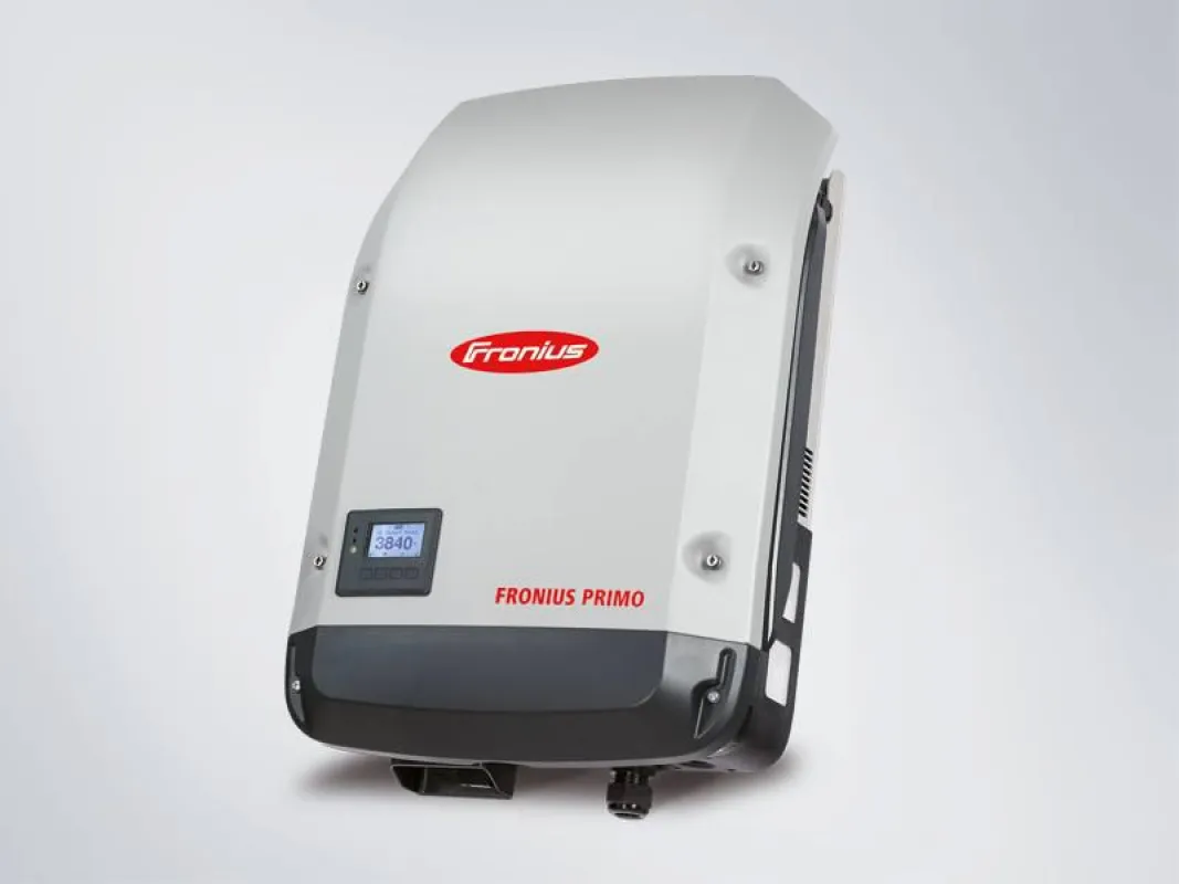 Die Fronius Primo Serie ist trafolos und bietet Wechselrichter im Leistungsspektrum von 3,0 bis 8,2