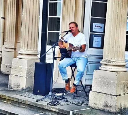 Bild: Distanzkonzert in der Tagespflege der WPA