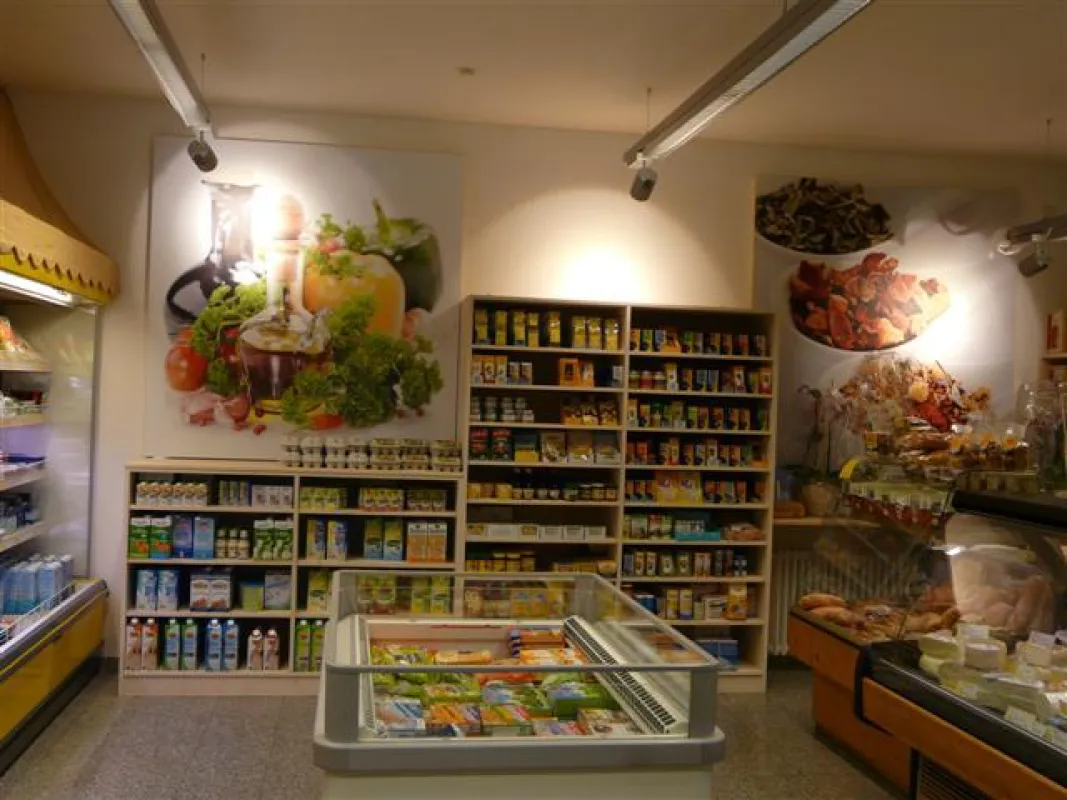Frische und Kräuter-Abteilung des Bio-Fachgeschäftes Pro Natura