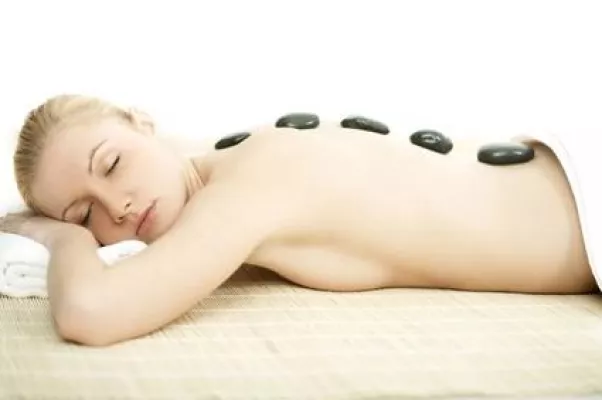 Hot Stone Massage für zu Hause – Jeder kann es lernen Bild: Hot Stone Massage für zu Hause – Jeder kann es lernen