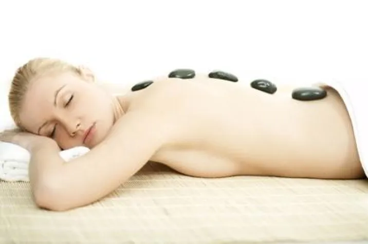 Bild: Hot Stone Massage für zu Hause – Jeder kann es lernen