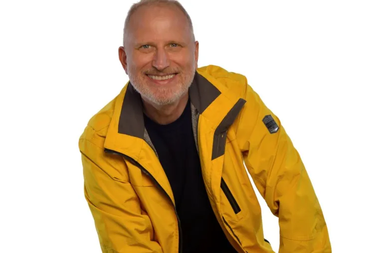 Bild: Ein neuer Lebenshelfer kümmert sich um Senioren in Berlin: Frank Miaskowski bietet Senioren Hilfe im Alltag an