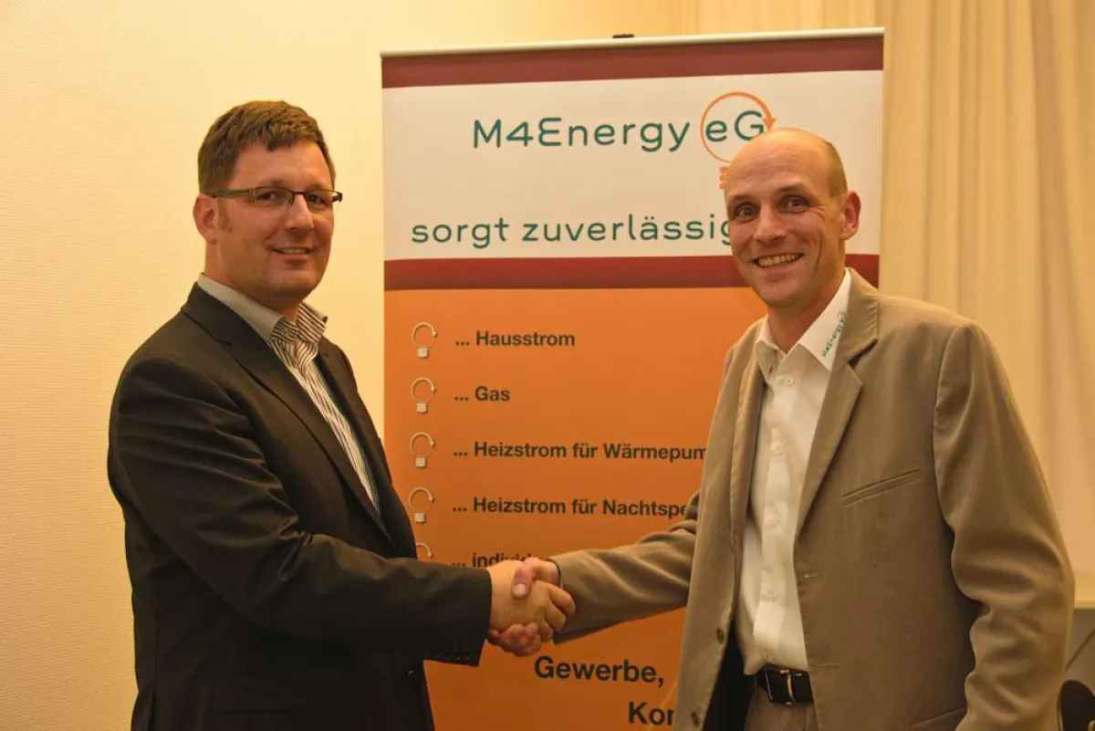 Kooperation verlängert: Maik Junker (re.i.B.) und Andrik Krüger (li.i.B.). Foto: Ines Weitermann