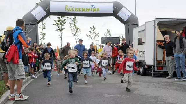 Bild: 277 Läufer/-innen und rund 40 Bambini-Läufer starteten im Business Campus für krebskranke Kinder