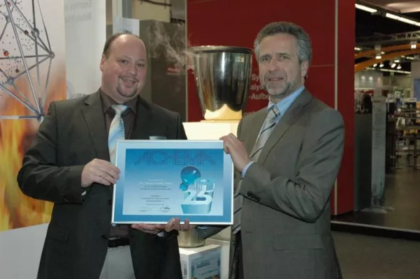 Bild: DECHEMA ehrte W. C. Heraeus für 25. Teilnahme an der ACHEMA-Messe