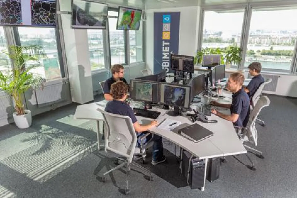 Über Satellitenbilder erkennen Meteorologen Wetterextreme bevor diese das Land erreichen